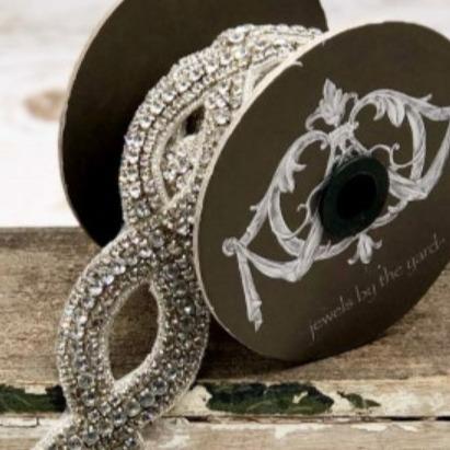 Oval Jewel Ribbon