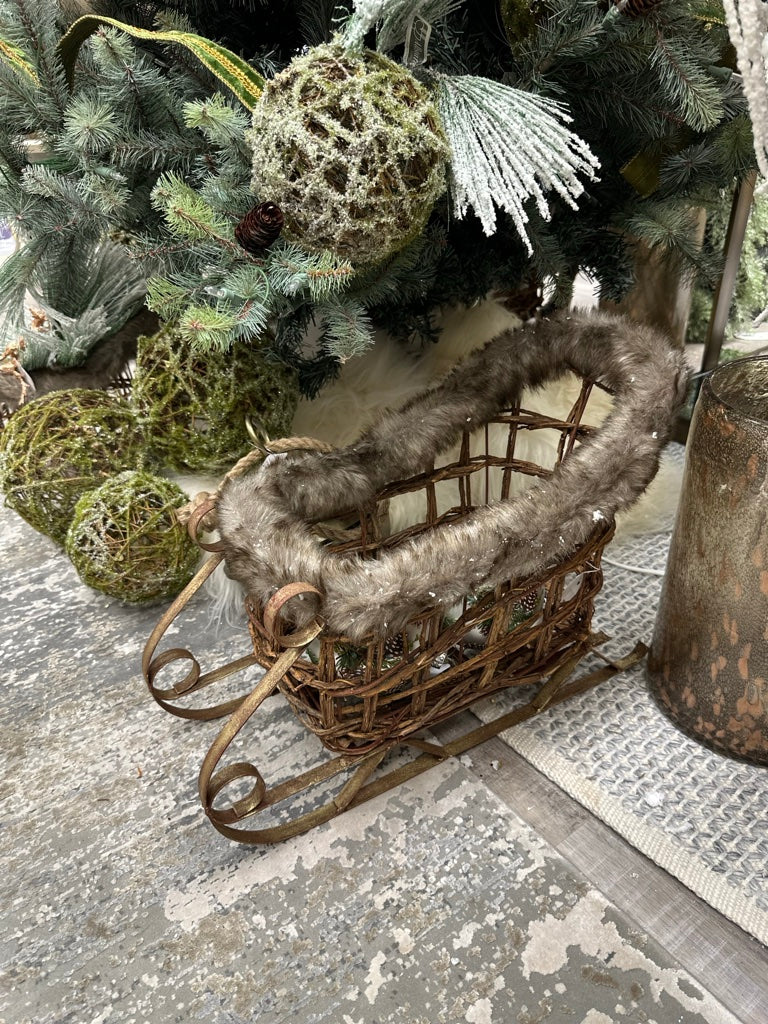 Sleigh with Fur, 3 Size Options